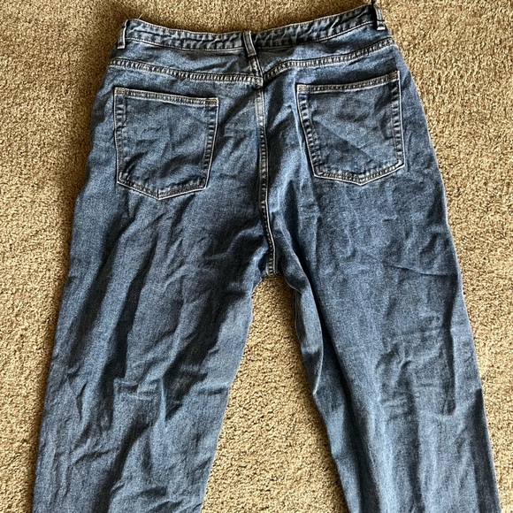 Pretty Little Thing Mom Jean - Picture 3 of 4